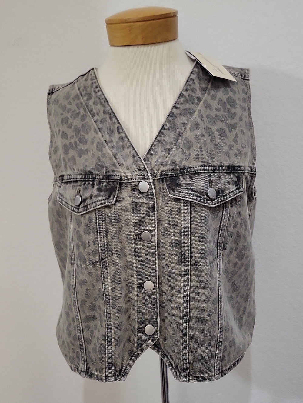 Universal Thread Grey Leopard-Print Denim Vest